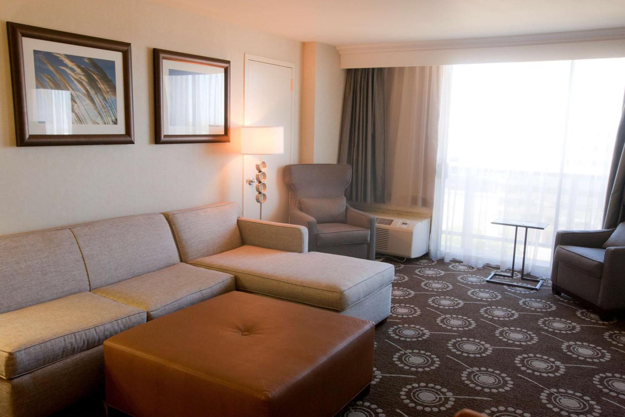 מלון Doubletree By Hilton Midland Plaza מראה חיצוני תמונה